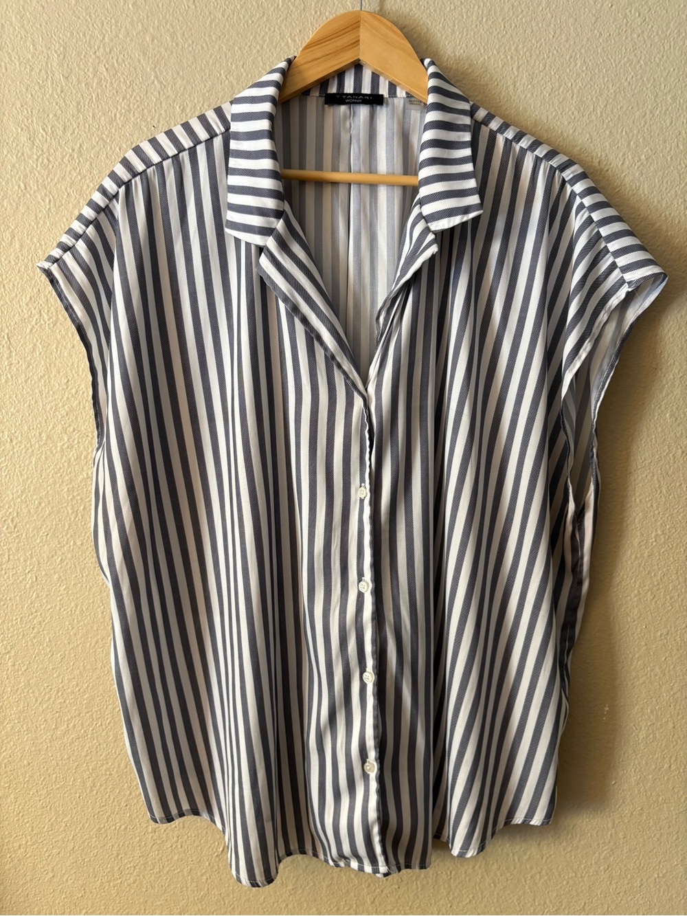 T Tahari Women's 3X Gray White Stripe Button Down Blouse Cap Sleeve Plus